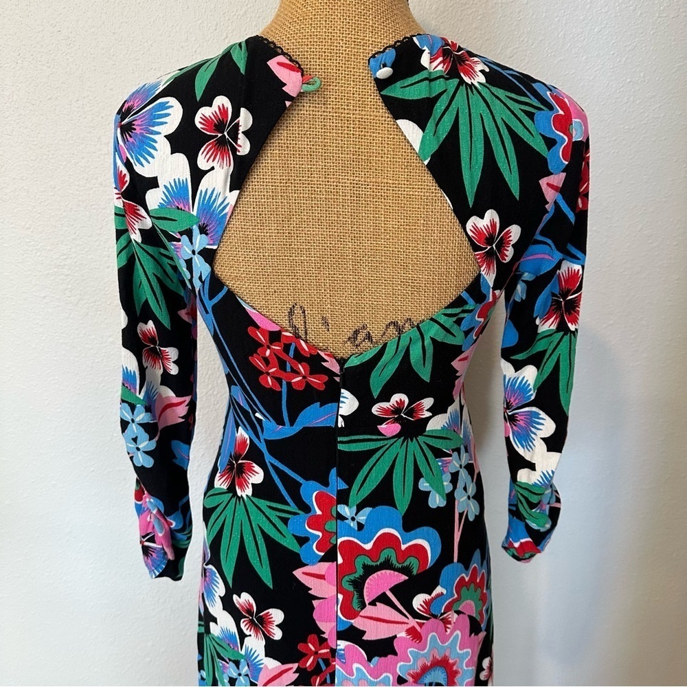 Maeve Vibrant Rouched Floral Backless Dress - Picture 12 of 15